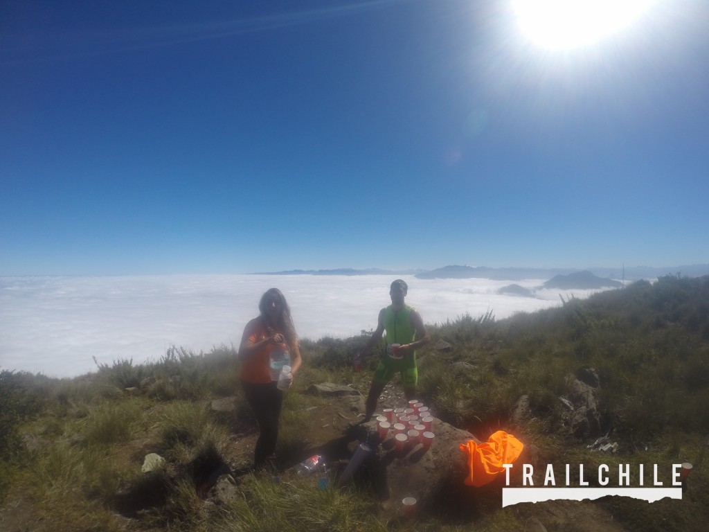 René junto a Sergio en el Cerro Mayo - www.trailchile.cl